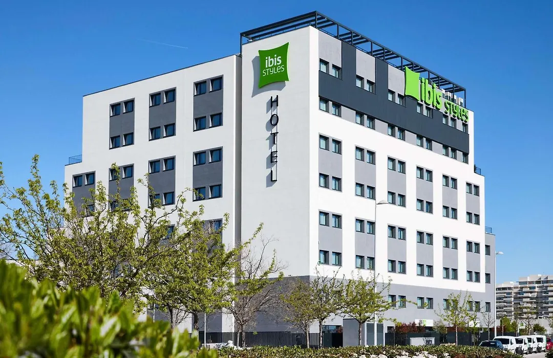 Ibis Styles Madrid Airport Valdebebas-1